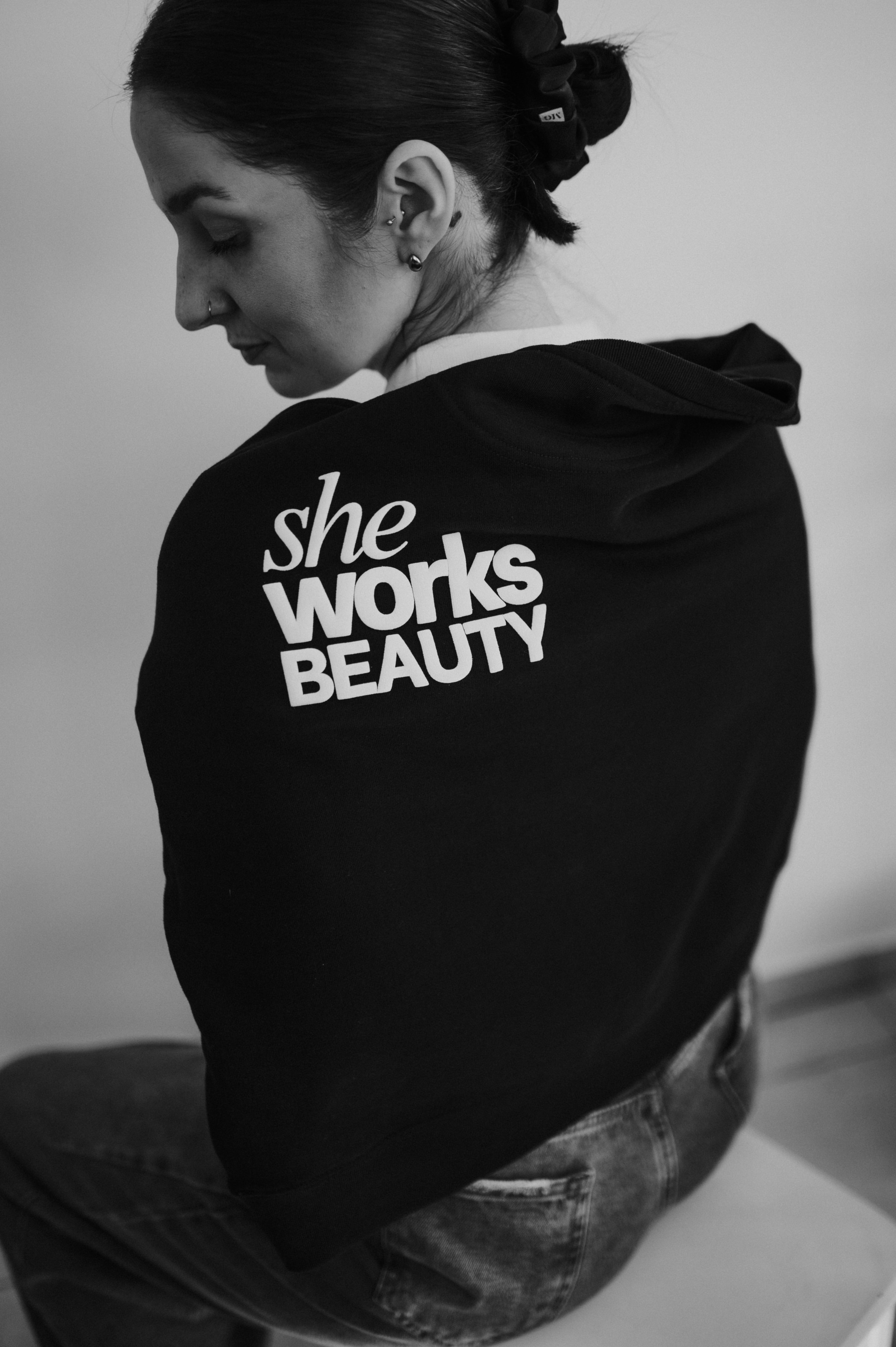 The SWB crewneck - SHE WORKS BEAUTY
